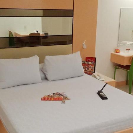 Hotel Sogo Buendia Pasay Exteriér fotografie